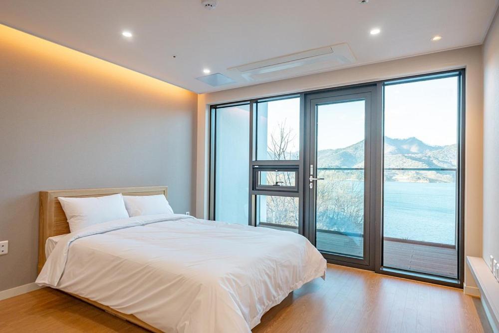Jecheon The Shine Cheongpung Hotel Szoba fotó